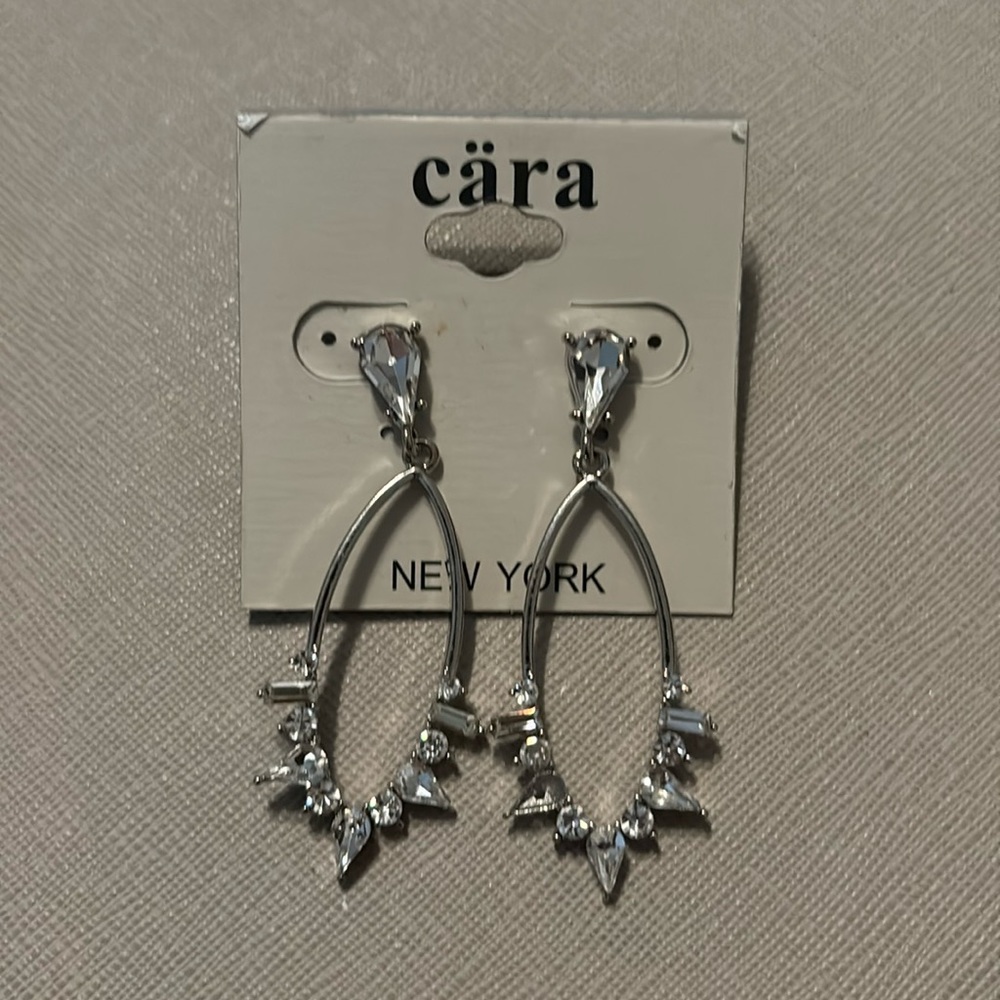 Cara earrings. New